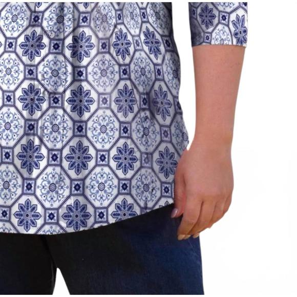 NEW ON THE PLUS SIDE printed pleated 3/4 sleeve mandarin collar tunic top in blu - Picture 3 of 3